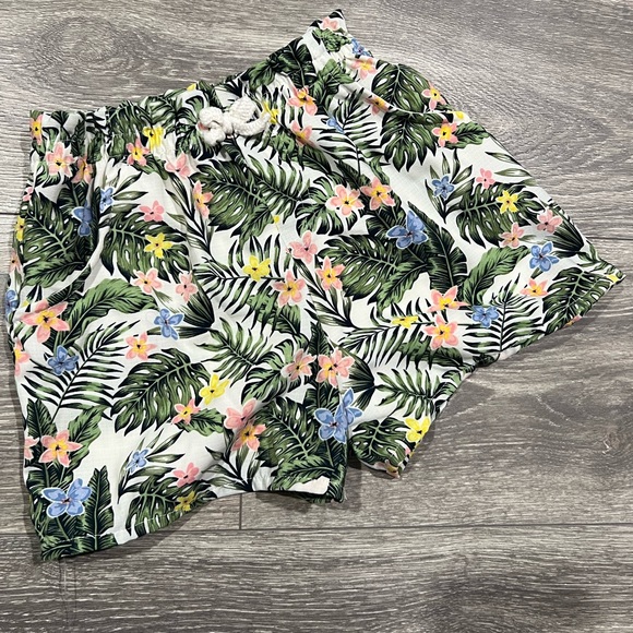 5/$7 💰Girls Tropical Floral Print Shorts - Picture 3 of 9